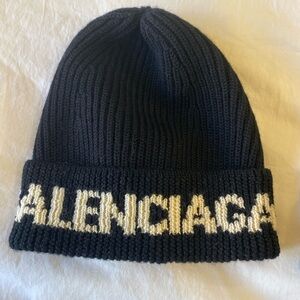 100 percent authentic  Balenciaga Unfit Black Knit Hat